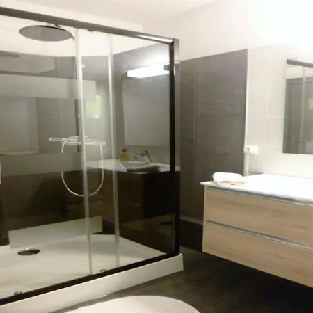 Apartment Proche Plage D'eyrac - T2 Cabine Avec Petite Terrasse Et Vue Degagee Sur Le Bassin - Parking *